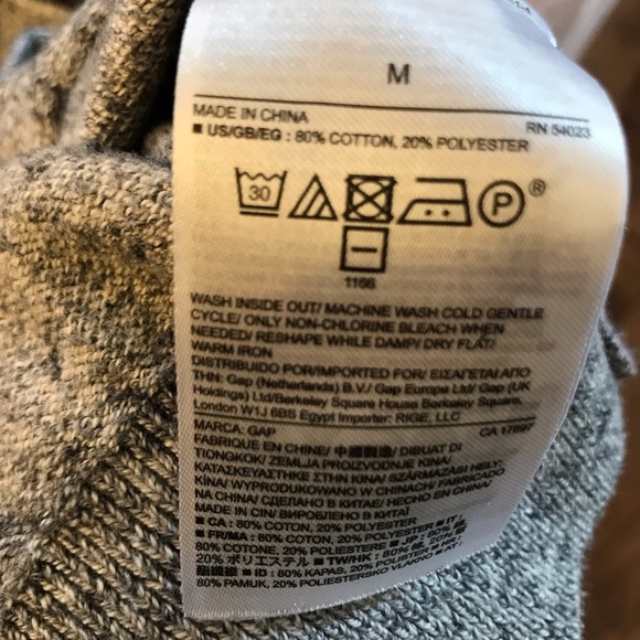 Unisex medium Gap sweater - Picture 2 of 3